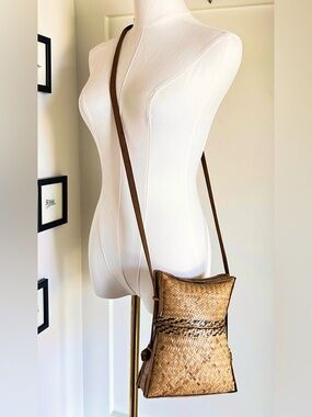 Vintage Woven Straw Crossbody Bag | French Market Style | Minimal